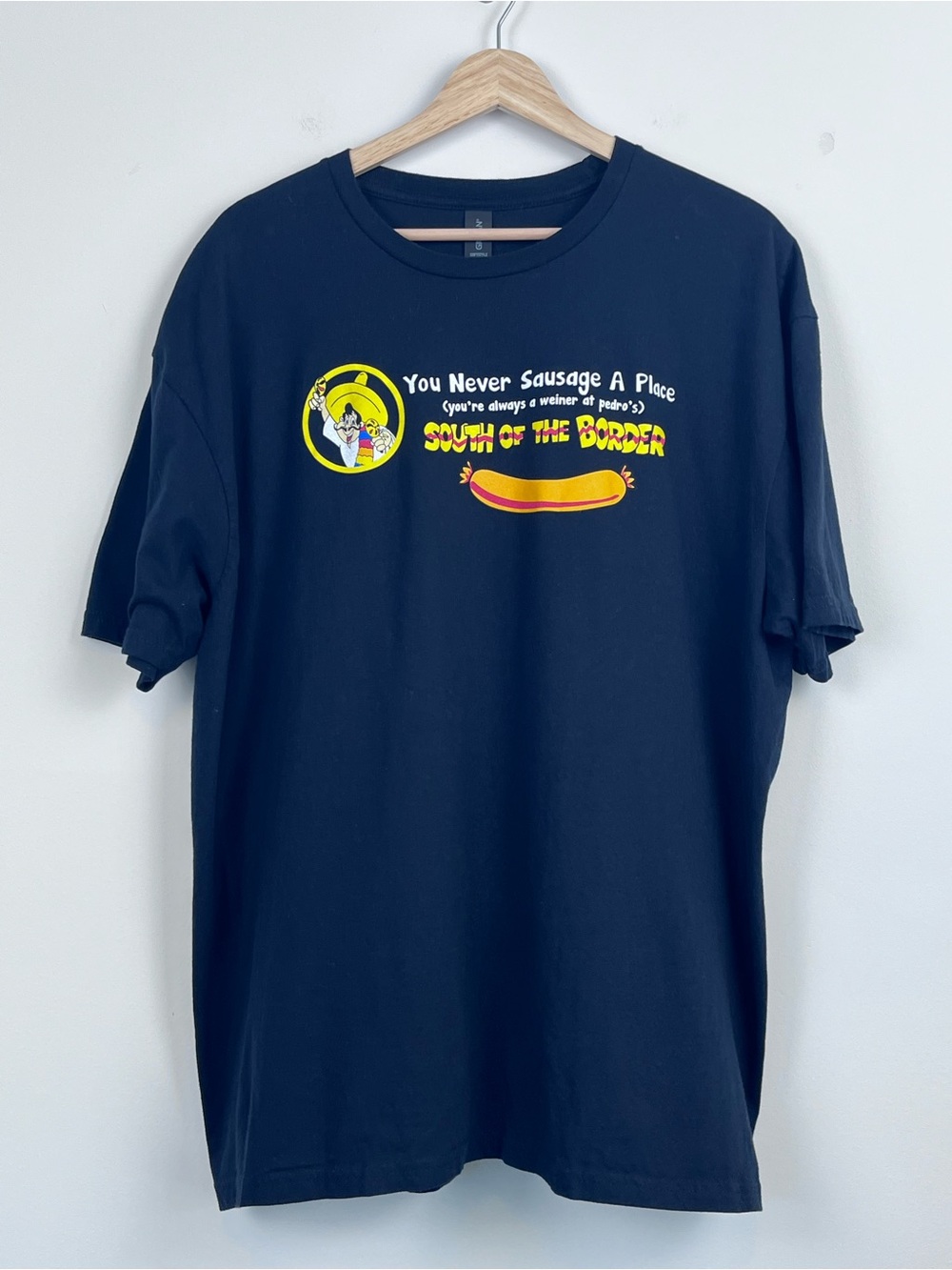 South of The Border Men's "You Never Sausage a Place" Graphic Print Tee Size XL